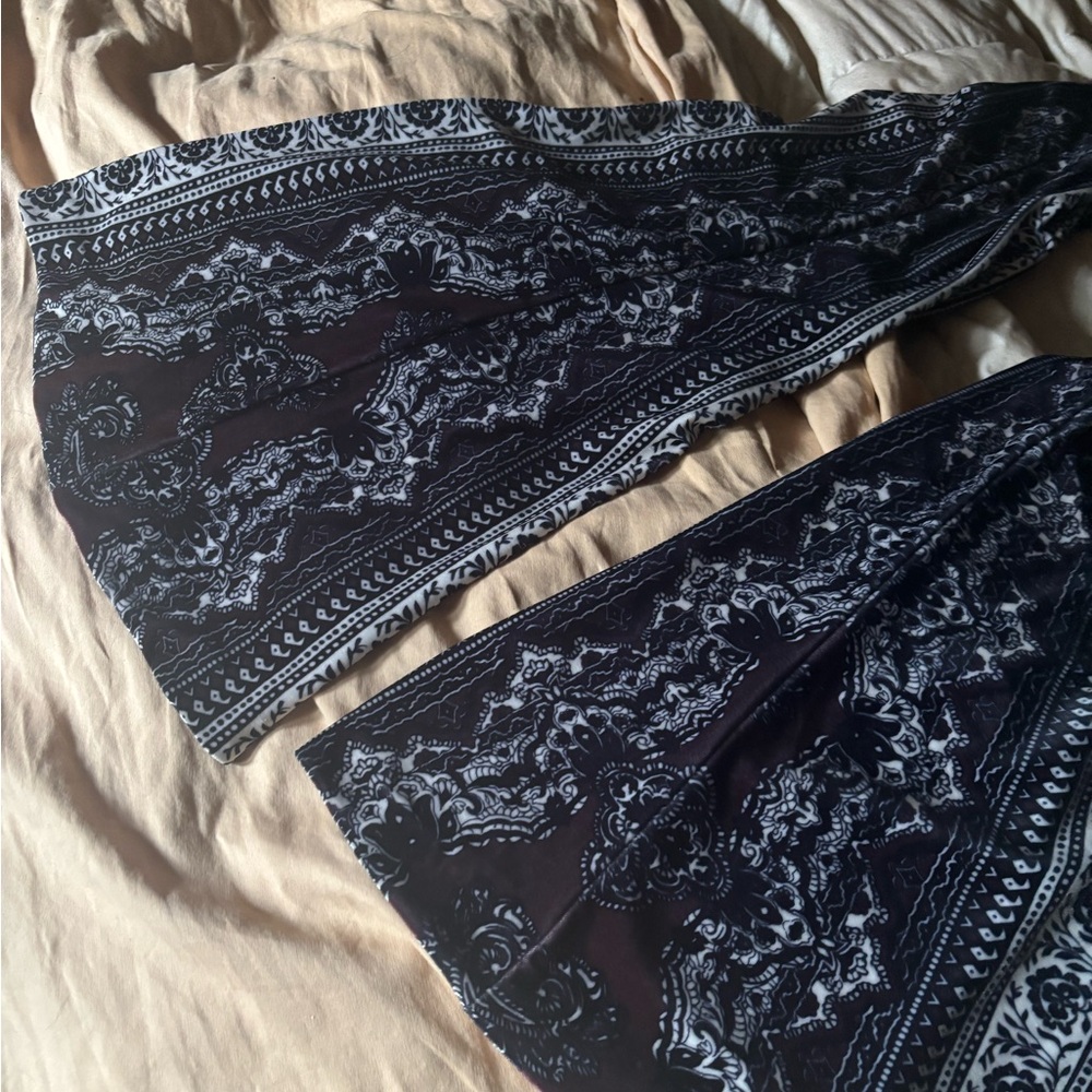 Novella Royale Velvet Janis Bells - 
Dark  Berry | size large - Picture 4 of 15
